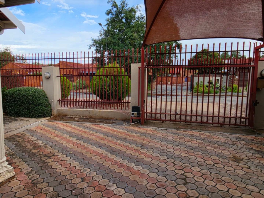3 Bedroom Property for Sale in Rhodesdene Northern Cape